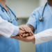 Mutirão nacional com 45 hospitais universitários mobiliza 3 mil profissionais para reduzir filas do SUS com cirurgias, consultas e exames em especialidades como oncologia e cardiologia.