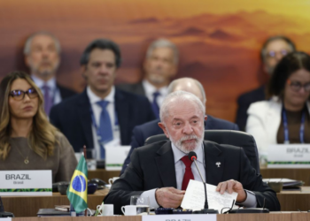 Durante a cúpula do Brics no Rio, Lula criticou FMI, Banco Mundial e OMC, defendeu mais poder para o Sul Global e elogiou o papel do Banco do Brics na transição sustentável.