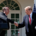 Donald Trump declara apoio público a Jair Bolsonaro e critica decisões do TSE. Entenda o alinhamento entre as lideranças da direita global.