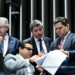 A PEC 66/2023, já aprovada no Senado, permite que municípios parcelem dívidas com o INSS em até 25 anos e estabelece limites para pagamento de precatórios. Texto agora será analisado pela Câmara dos Deputados.