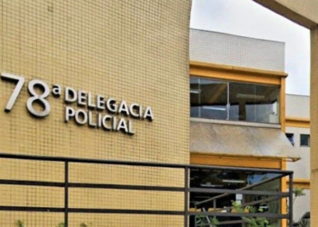 Homem com passagens por tráfico é preso em flagrante por receptação em Niterói. Moto adulterada e drogas foram apreendidas durante ação conjunta da Polícia Civil e Segurança Presente.