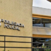 Homem com passagens por tráfico é preso em flagrante por receptação em Niterói. Moto adulterada e drogas foram apreendidas durante ação conjunta da Polícia Civil e Segurança Presente.