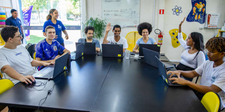 Inscrições abertas até 18 de julho para cursos gratuitos do Conecta JUV no Rio. São 180 vagas em áreas como comunicação, vendas e atendimento ao cliente, com aulas presenciais e certificação.