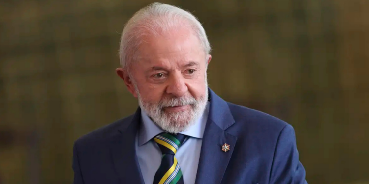 Lula diz que Brasil aplicará Lei de Reciprocidade contra tarifa de 50% imposta por Trump e rebate acusações envolvendo STF, Bolsonaro e redes sociais.