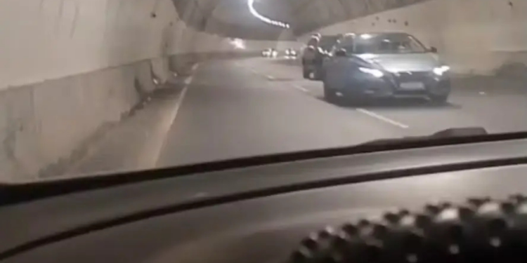Bope realiza operação no Morro dos Macacos e mata "Titauro", chefe do tráfico ligado ao Comando Vermelho. Ação fechou o Túnel Noel Rosa e assustou moradores de Vila Isabel, no Rio.