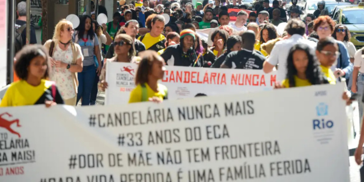"Três décadas após 'Cidade Partida', livro revisita a desigualdade no Rio com artigos e entrevistas. Violência policial, milícias, movimentos sociais e o fracasso da guerra às drogas em debate."