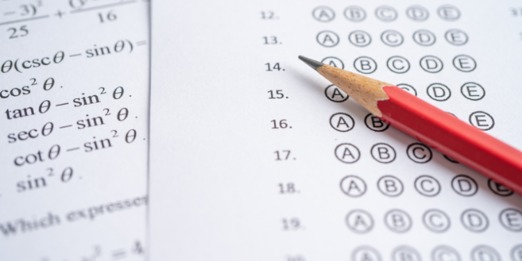Concurso para Técnico Administrativo de nível médio está com inscrições abertas até 28 de julho. Provas serão em Nova Iguaçu (RJ), no dia 31 de agosto. Saiba como participar.