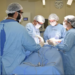 Após ser brutalmente agredida com 61 socos, Juliana Soares passou por cirurgia facial em Natal. Cirurgião comparou as lesões a um acidente de carro, devido à gravidade das fraturas.