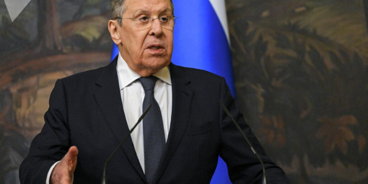 O chanceler russo Sergei Lavrov declarou que a Ucrânia não busca uma resolução estável para o conflito e rejeitou as propostas europeias, que, segundo ele, violam a soberania da Rússia.