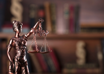 TJRJ alerta sobre aumento de fraudes com falsos advogados que usam informações reais de processos para enganar vítimas. Saiba como se proteger e evitar cair no golpe.