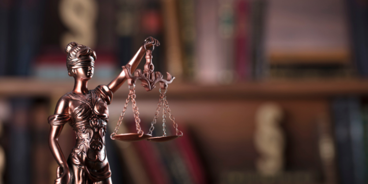 TJRJ alerta sobre aumento de fraudes com falsos advogados que usam informações reais de processos para enganar vítimas. Saiba como se proteger e evitar cair no golpe.