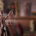 TJRJ alerta sobre aumento de fraudes com falsos advogados que usam informações reais de processos para enganar vítimas. Saiba como se proteger e evitar cair no golpe.