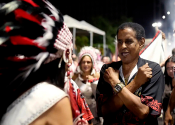 A Prefeitura do Rio de Janeiro rebatiza o tradicional Circuito da Avenida Chile como Bira Presidente, em tributo ao sambista e fundador do Cacique de Ramos, reconhecendo sua contribuição à cultura e ao carnaval carioca.