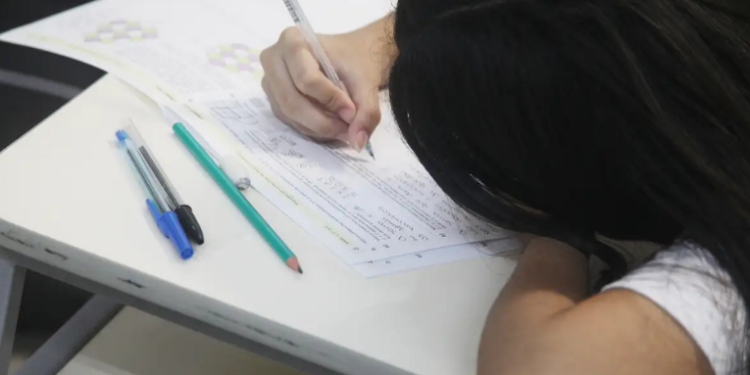 As inscrições para o vestibular da Fuvest 2026 já estão abertas. Candidatos têm até 7 de outubro para se inscrever e poderão escolher o local de prova entre opções disponíveis em algumas regiões.
