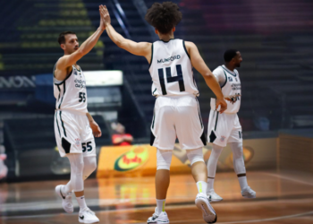 Corinthians Basquete vence Rio Claro por 103 a 83, chega a cinco vitórias no Paulista 2025 e se mantém na liderança invicta. Rafael Munford é eleito o melhor da partida.
