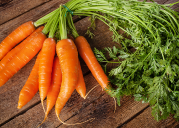 Um estudo recente mostra que o consumo elevado de carotenóides, encontrados na cenoura, pode aumentar em 60% o risco de disfunção erétil. Saiba mais sobre os alimentos envolvidos e opções que ajudam a prevenir o problema.