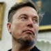 Startups de Elon Musk, xAI e X Corp., processam Apple e OpenAI nos EUA por suposta conspiração para impedir a concorrência no setor de inteligência artificial. Caso pode redefinir o mercado de IA.