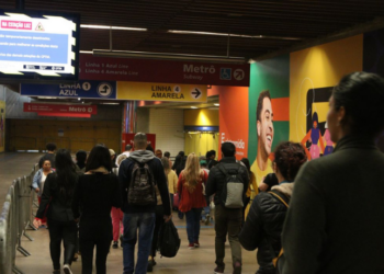 Circulação dos trens na Linha 7-Rubi da CPTM começa a ser normalizada após falha no truque de um dos vagões. Trens operam parcialmente e passageiros enfrentaram superlotação.
