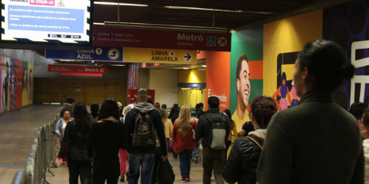 Circulação dos trens na Linha 7-Rubi da CPTM começa a ser normalizada após falha no truque de um dos vagões. Trens operam parcialmente e passageiros enfrentaram superlotação.