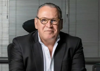 Sidney Oliveira (Ultrafarma) e Mario Otávio Gomes (Fast Shop) foram soltos após operação do MP-SP que apura fraude no ressarcimento de ICMS. Empresas afirmam colaborar com a Justiça.