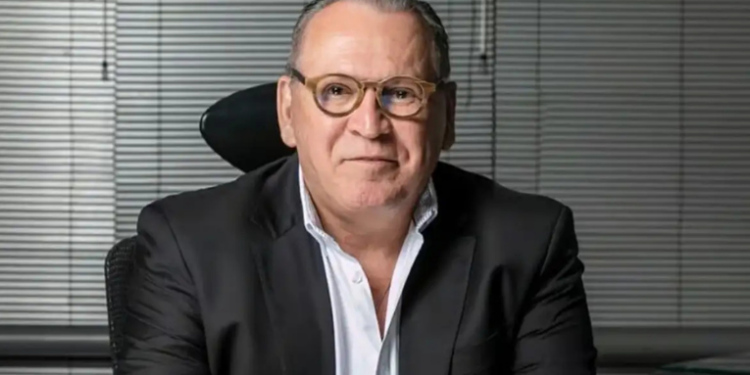 Sidney Oliveira (Ultrafarma) e Mario Otávio Gomes (Fast Shop) foram soltos após operação do MP-SP que apura fraude no ressarcimento de ICMS. Empresas afirmam colaborar com a Justiça.
