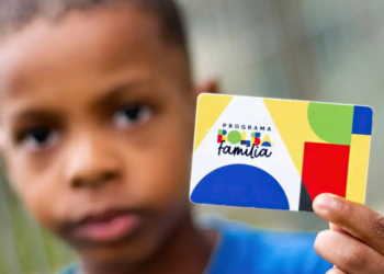 Caixa Econômica paga nesta sexta (22) a parcela de agosto do Bolsa Família a beneficiários com NIS final 5. Programa atende mais de 19 milhões de famílias, e Auxílio Gás é liberado a 5,13 milhões de lares.