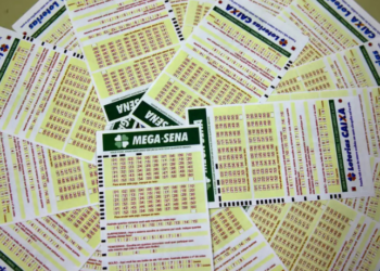 Nenhum apostador acertou as seis dezenas do concurso 2.904 da Mega-Sena, acumulando prêmio em R$ 28 milhões. 10 apostas acertaram a quina e 1.190 a quadra.