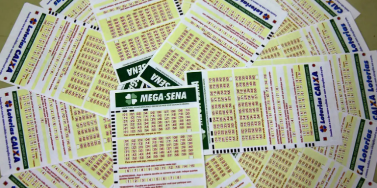 Nenhum apostador acertou as seis dezenas do concurso 2.904 da Mega-Sena, acumulando prêmio em R$ 28 milhões. 10 apostas acertaram a quina e 1.190 a quadra.