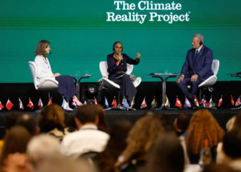 Marina Silva destaca urgência na implementação de compromissos climáticos assumidos globalmente. Em evento com Al Gore, ministra reforça papel do Brasil na COP30 e defende ética na exploração de recursos em territórios indígenas.