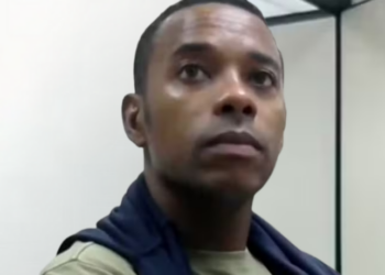 STF formou maioria para manter Robinho preso em Tremembé. Ex-jogador foi condenado por estupro coletivo em Milão e cumpre pena de 9 anos no Brasil.