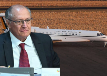 A aeronave que transportava o vice-presidente Geraldo Alckmin apresentou falha técnica em Cali, na Colômbia. A FAB enviou novo avião para trazer a comitiva a Brasília em segurança.