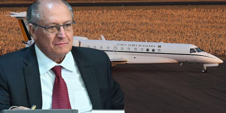 A aeronave que transportava o vice-presidente Geraldo Alckmin apresentou falha técnica em Cali, na Colômbia. A FAB enviou novo avião para trazer a comitiva a Brasília em segurança.