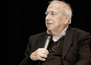 Luis Fernando Verissimo, morto aos 88 anos, sempre falou com carinho sobre o pai, Erico Verissimo. Em entrevistas, relembrou acompanhar os originais de O Tempo e o Vento e a rivalidade no futebol entre Internacional e Grêmio.