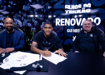 Corinthians confirma renovação de contrato de Gui Negão até junho de 2030. Atacante soma três gols nos últimos três jogos e se firma como promessa da base corintiana.