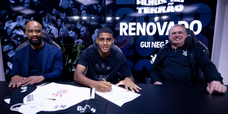 Corinthians confirma renovação de contrato de Gui Negão até junho de 2030. Atacante soma três gols nos últimos três jogos e se firma como promessa da base corintiana.