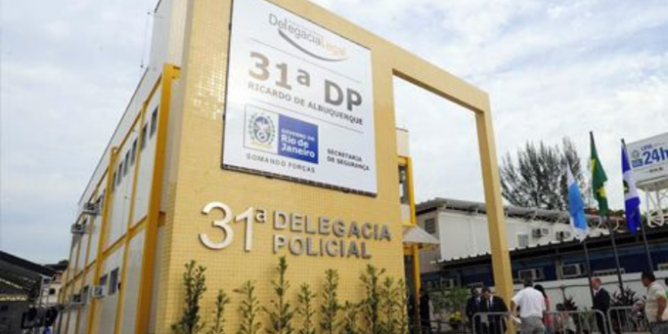 Polícia Civil prende três assaltantes na Barra da Tijuca em operação conjunta entre 31ª e 16ª DP. Grupo é suspeito de roubo de joias e invasões a casas de luxo.