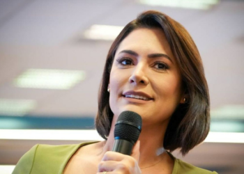 Ex-primeira-dama esclarece movimentações recentes em publicação nas redes sociais