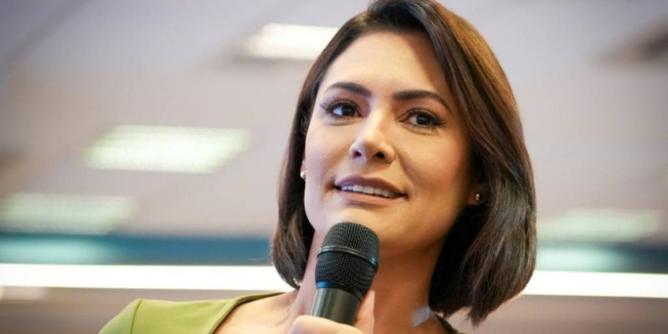 Ex-primeira-dama esclarece movimentações recentes em publicação nas redes sociais