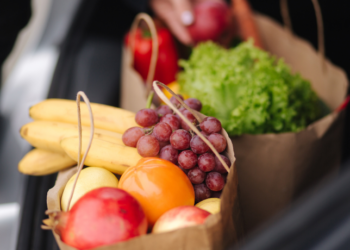Inflação sobe para 0,26% em julho, puxada pela conta de luz, que subiu 3,04%. Queda nos alimentos amenizou o índice. IPCA acumula 5,23% em 12 meses, acima da meta.