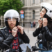 São Paulo e Rio de Janeiro adotam abordagens diferentes sobre transporte por aplicativo em motos: proibição na capital paulista e regulamentação com apoio aos motociclistas no Rio. Entenda os desafios, dados de acidentes e as medidas tomadas por cada cidade.