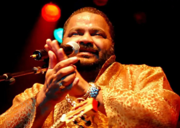 O Brasil se despediu de um dos maiores nomes do samba. Arlindo Cruz foi velado por 16 horas ao som de rodas de samba, no estilo gurufim, e sepultado neste domingo, cercado de homenagens, música e emoção.