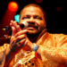 O Brasil se despediu de um dos maiores nomes do samba. Arlindo Cruz foi velado por 16 horas ao som de rodas de samba, no estilo gurufim, e sepultado neste domingo, cercado de homenagens, música e emoção.