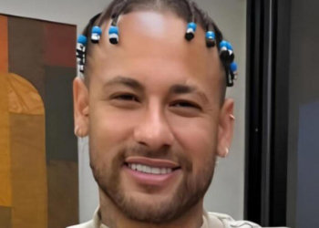 Neymar comemora o Dia dos Pais reunido com seus quatro filhos. Em publicação emocionante, o craque destaca a importância da paternidade e encanta fãs nas redes sociais.