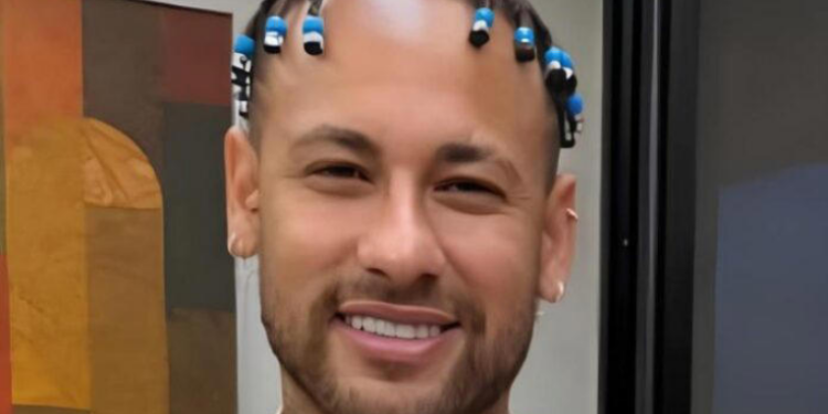 Neymar comemora o Dia dos Pais reunido com seus quatro filhos. Em publicação emocionante, o craque destaca a importância da paternidade e encanta fãs nas redes sociais.