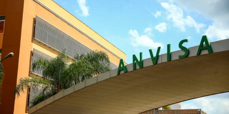 Anvisa autoriza uso do Voranigo® (vorasidenibe) para tratamento de gliomas difusos de baixo grau com mutações IDH1 e IDH2. Especialistas destacam avanço para jovens pacientes.