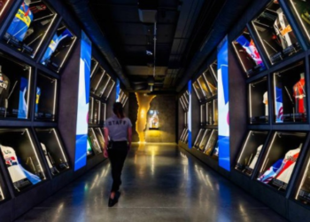 Madri é o destino ideal para fãs de futebol com visitas ao estádio Santiago Bernabéu, museu Legends, estádios do Atlético e Rayo Vallecano, além de bares temáticos e atrações culturais.
