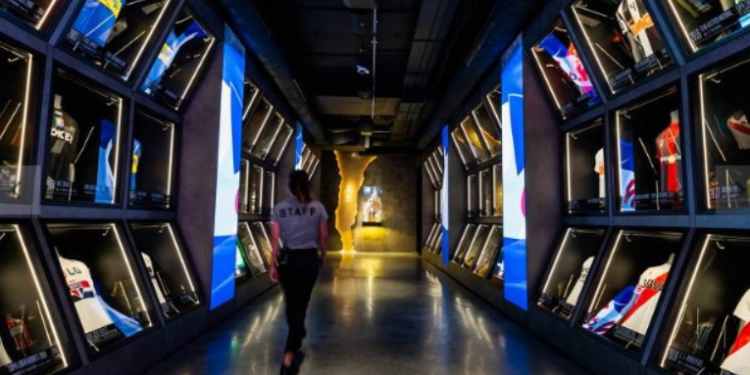 Madri é o destino ideal para fãs de futebol com visitas ao estádio Santiago Bernabéu, museu Legends, estádios do Atlético e Rayo Vallecano, além de bares temáticos e atrações culturais.