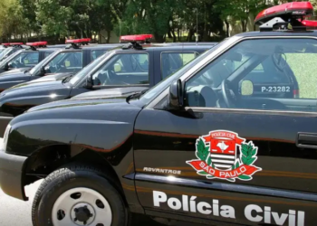 Polícia Civil de SP prende 15 pessoas em operação contra quadrilha ligada ao PCC, especializada em assaltos a condomínios de alto padrão. Grupo é suspeito de crimes milionários desde maio.