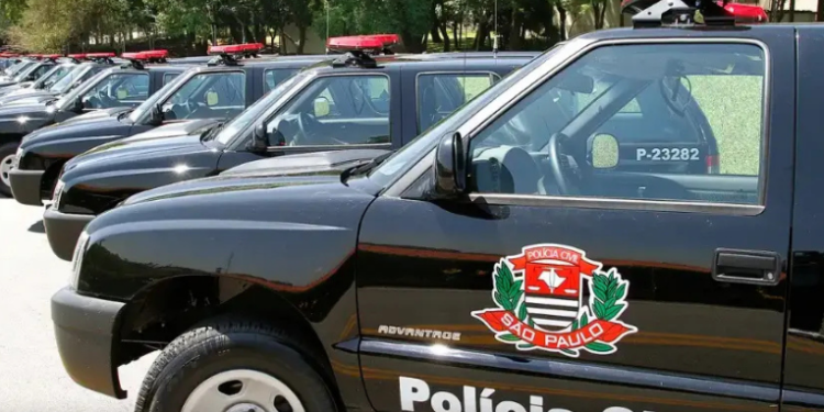 Polícia Civil de SP prende 15 pessoas em operação contra quadrilha ligada ao PCC, especializada em assaltos a condomínios de alto padrão. Grupo é suspeito de crimes milionários desde maio.