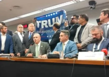 Advogado defende cancelamento do PL por subordinação a Trump e ataques ao STF